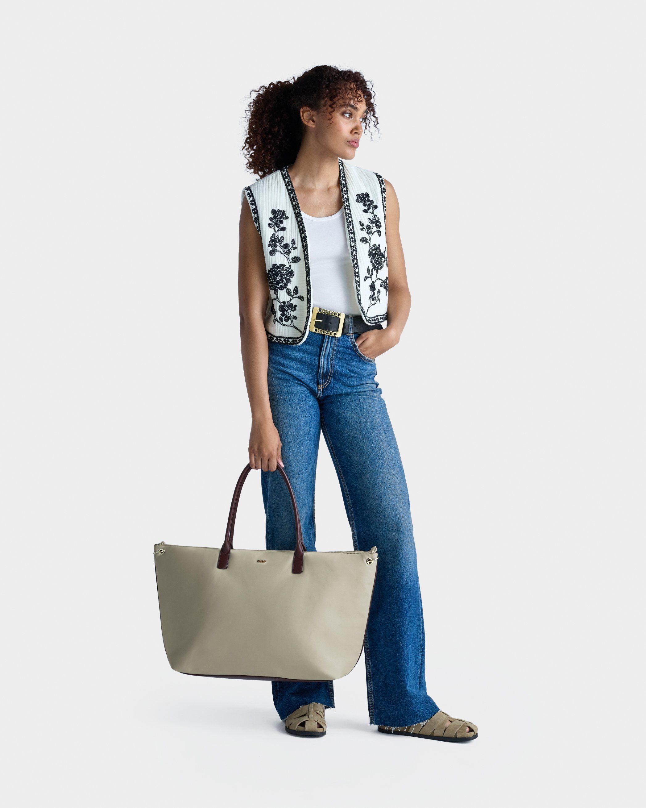The Voyage Nylon Weekender in Pebble
