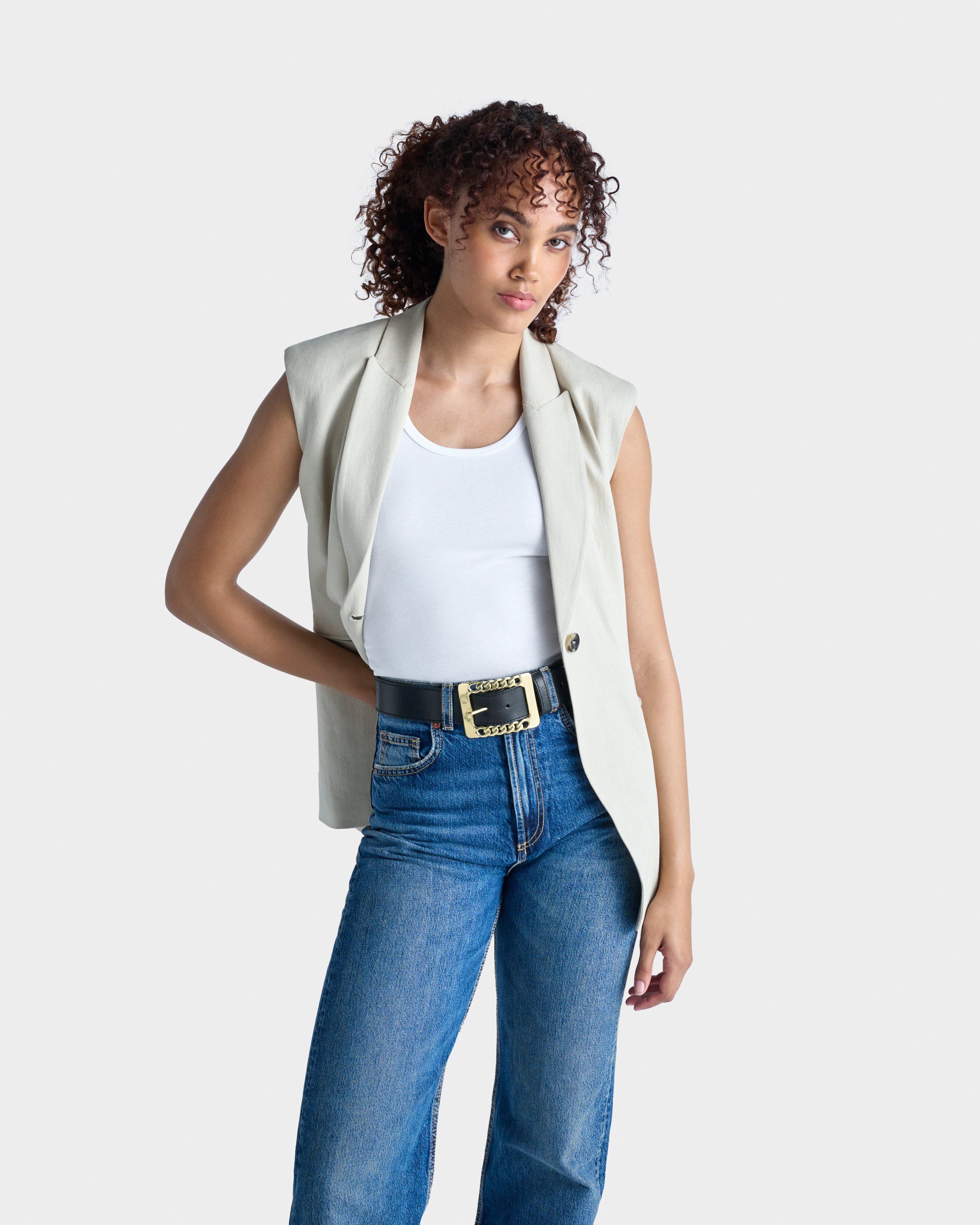 The Chain Buckle Leather Belt in Black