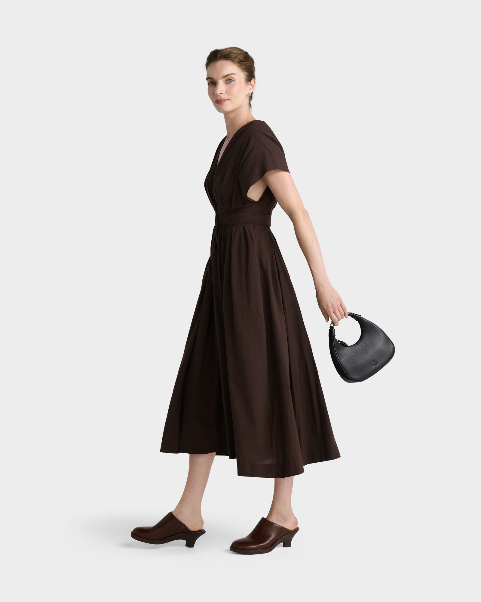 The Wristlet Leather Bag in Black