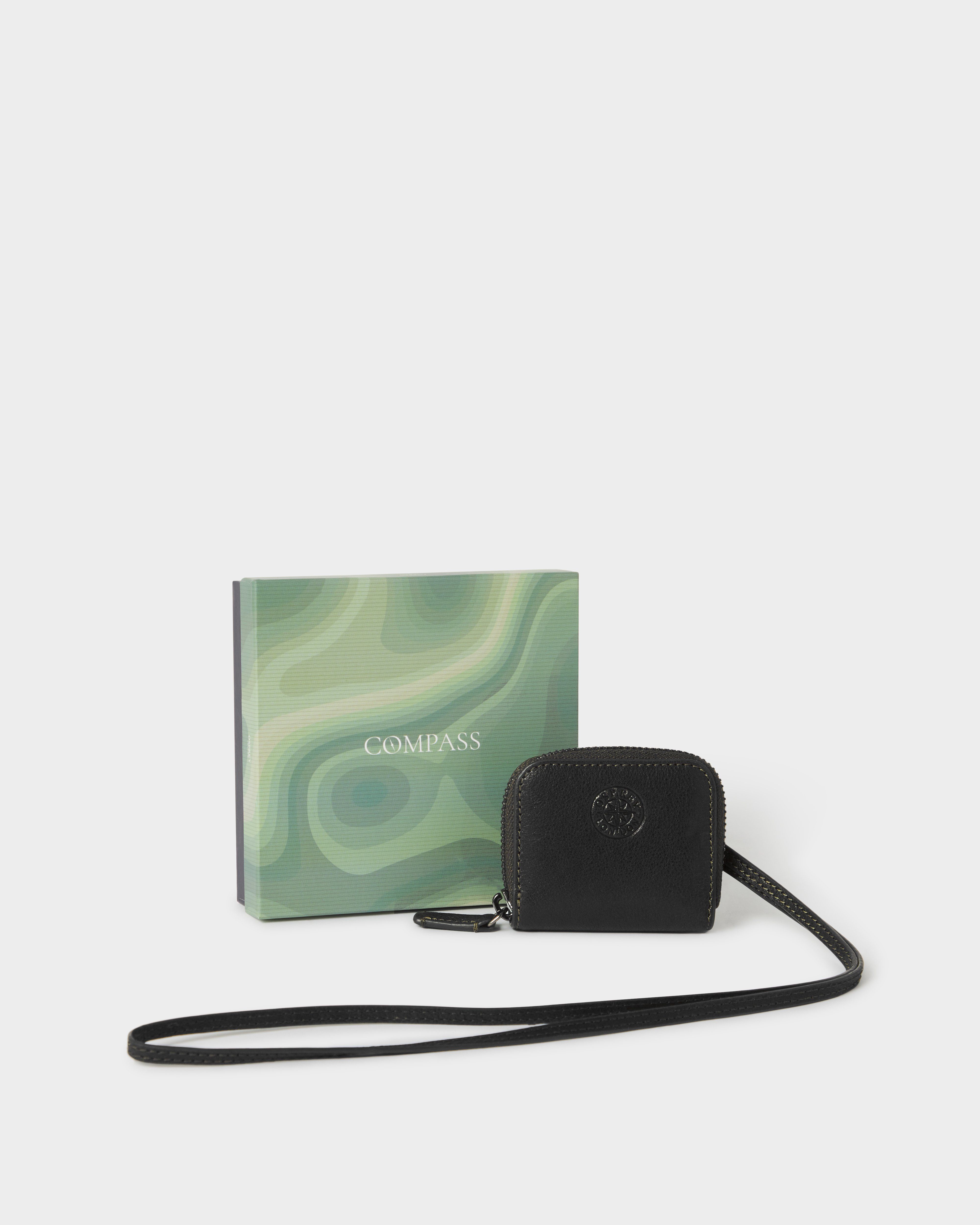 The Compass Leather Earpod Case in Black