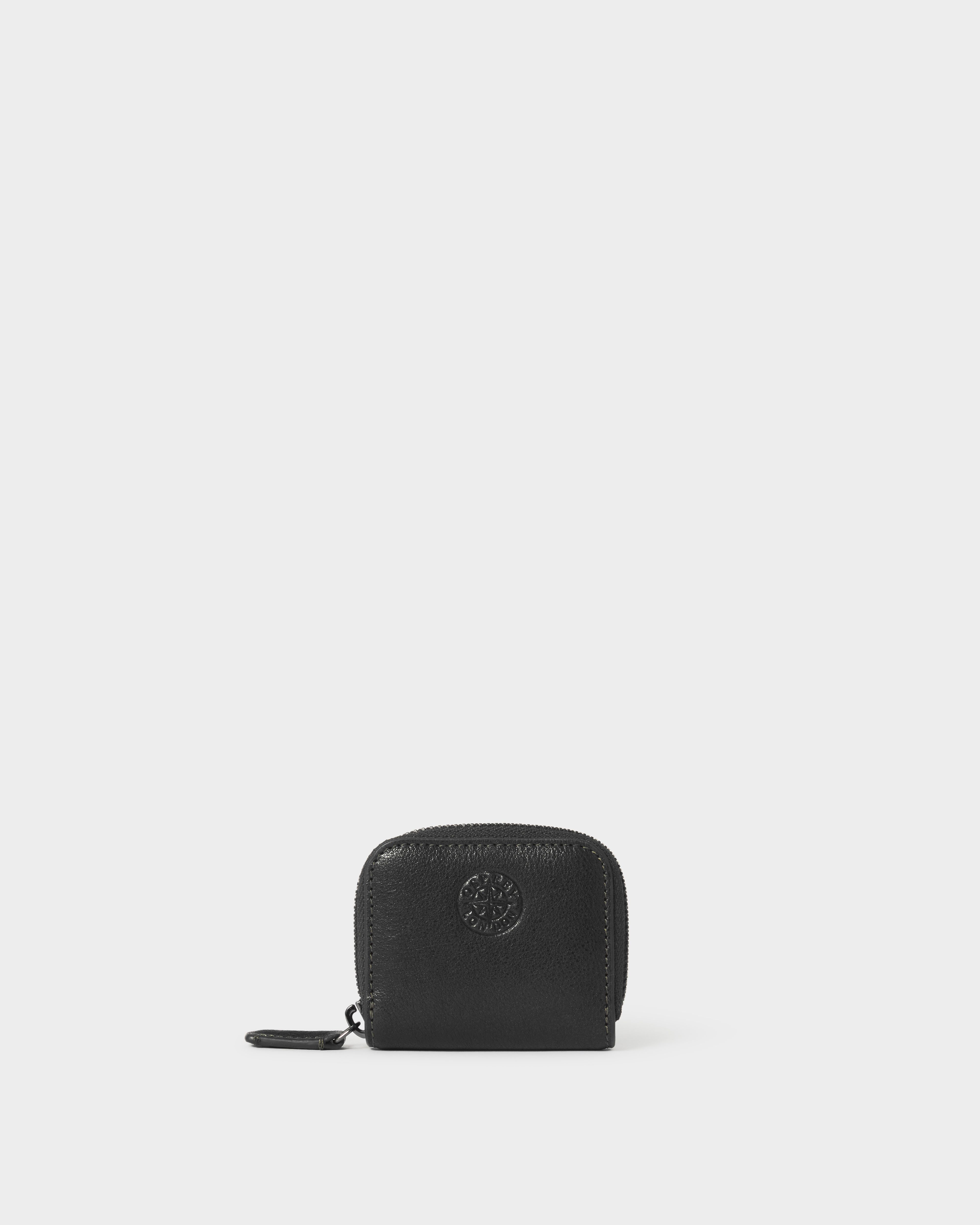 Image number 3 of The Compass Leather Earpod Case in Black