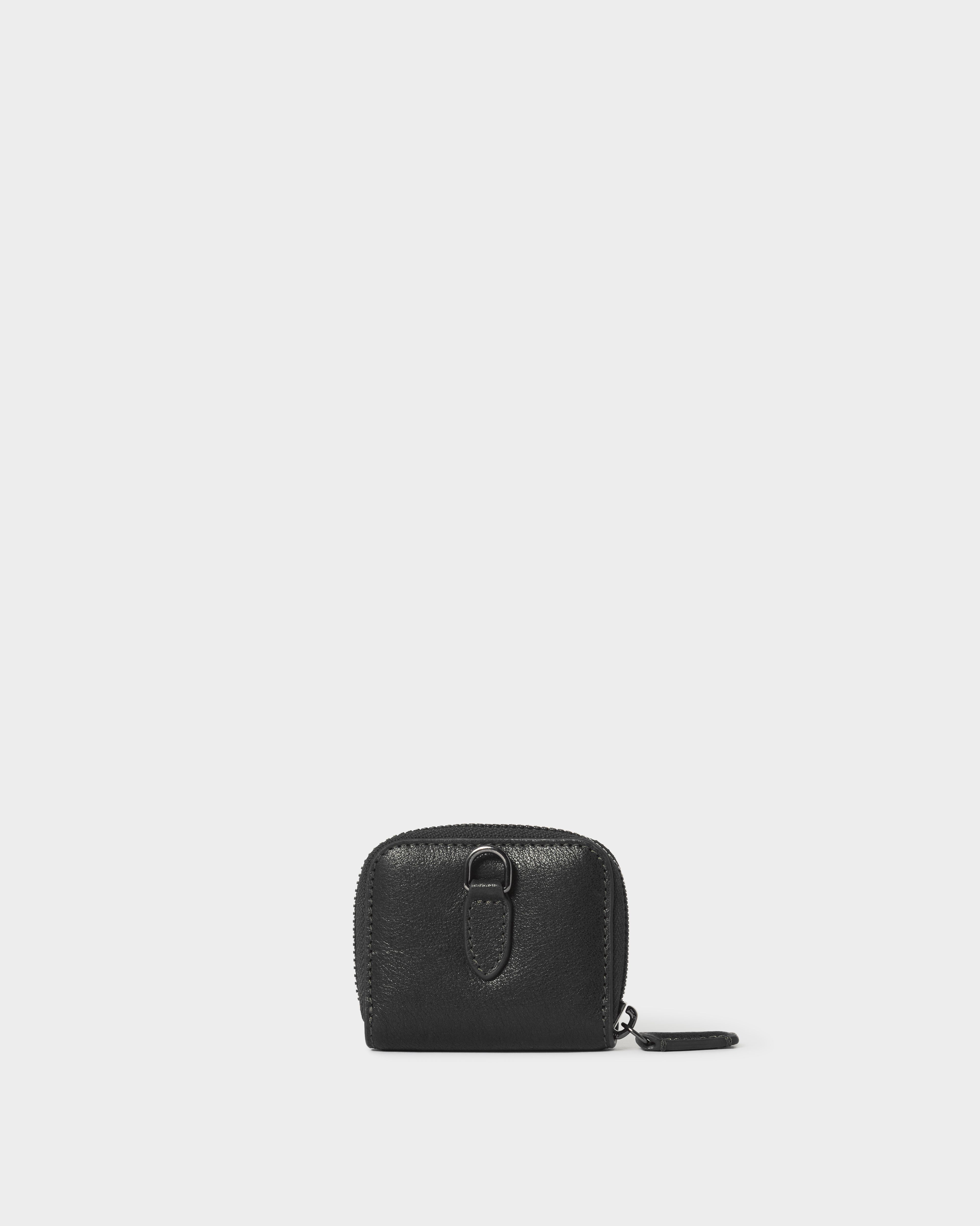 Image number 6 of The Compass Leather Earpod Case in Black