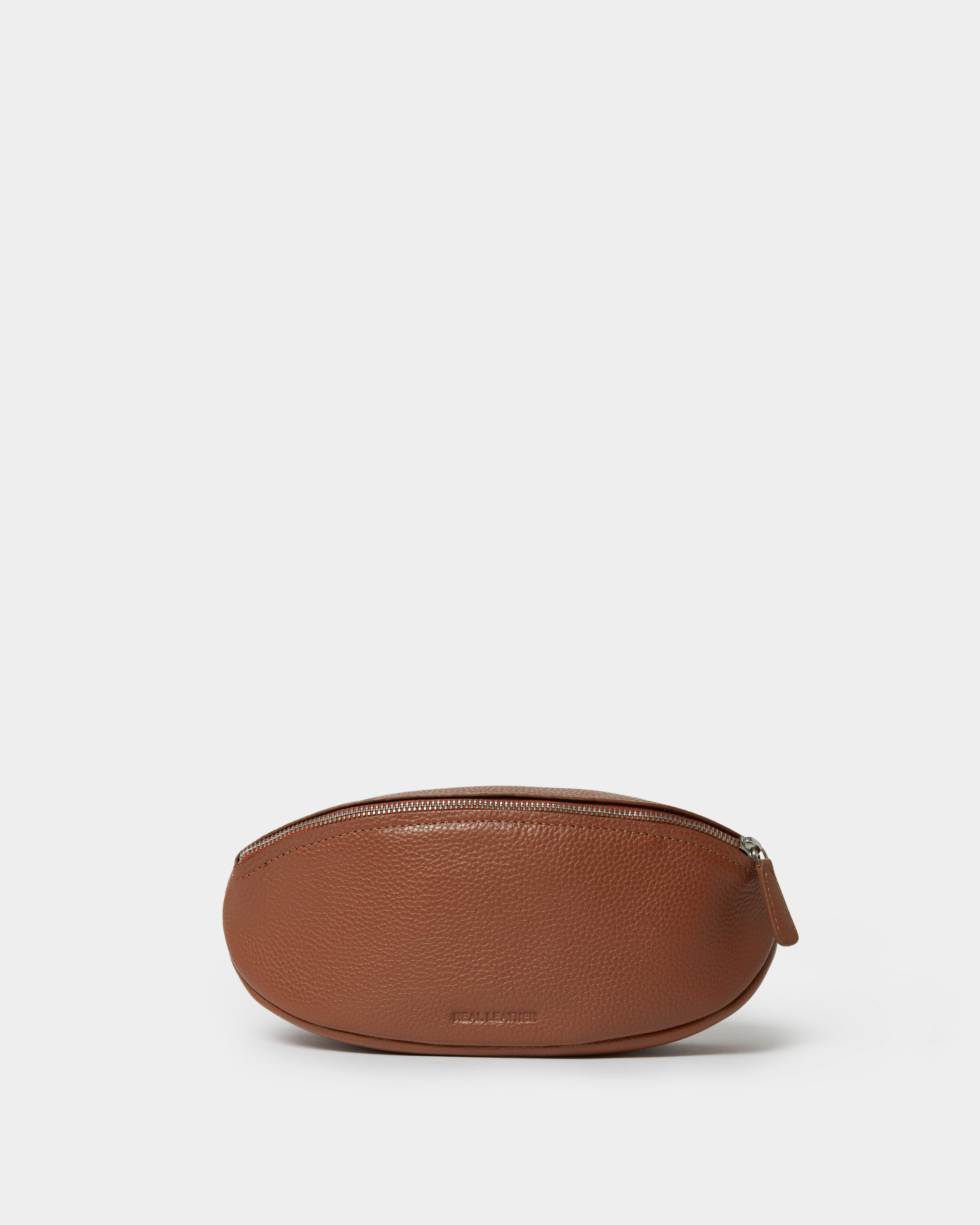 Image number 4 of The Rugger Leather Washbag in Tan