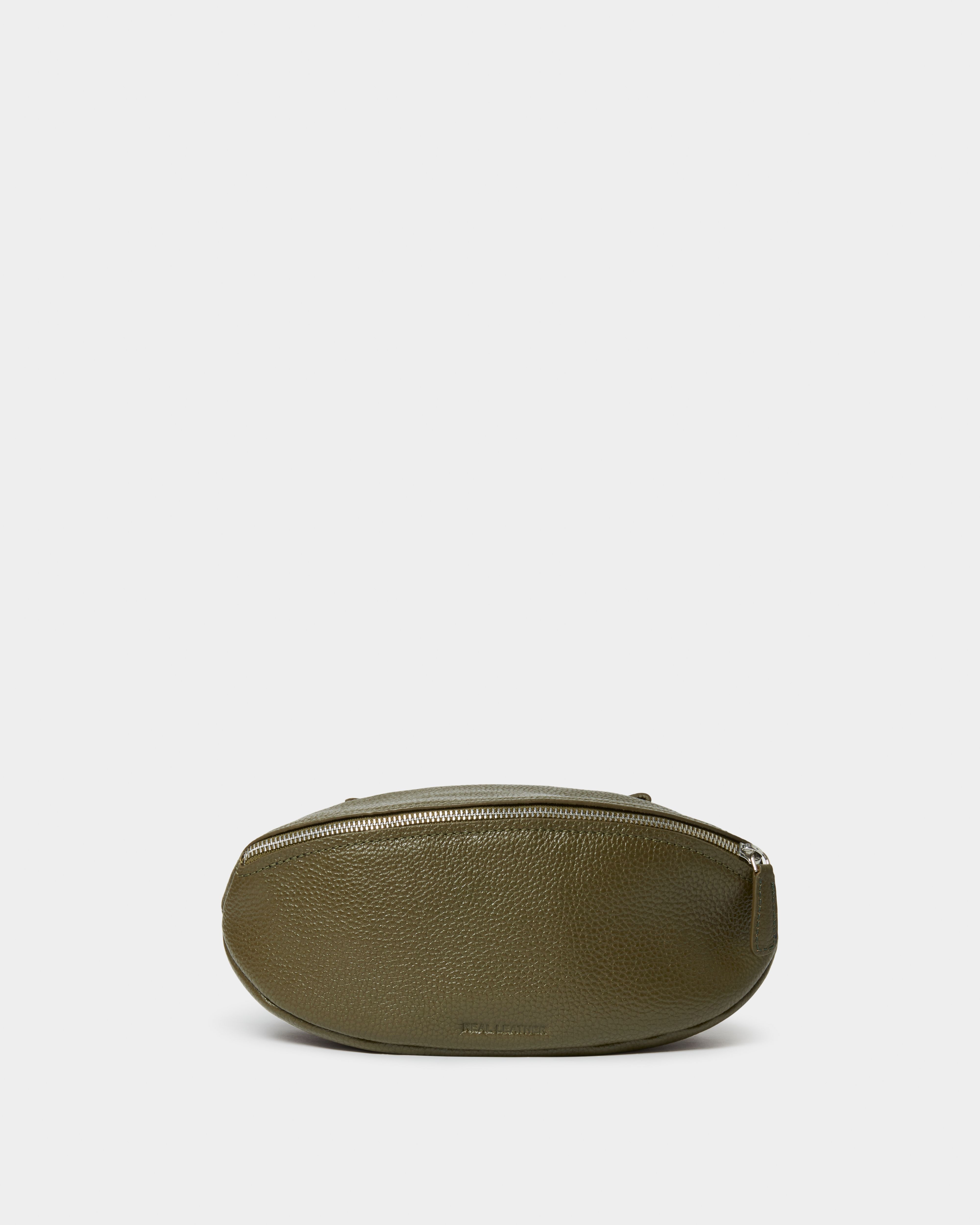 Image number 4 of The Rugger Leather Washbag in Olive