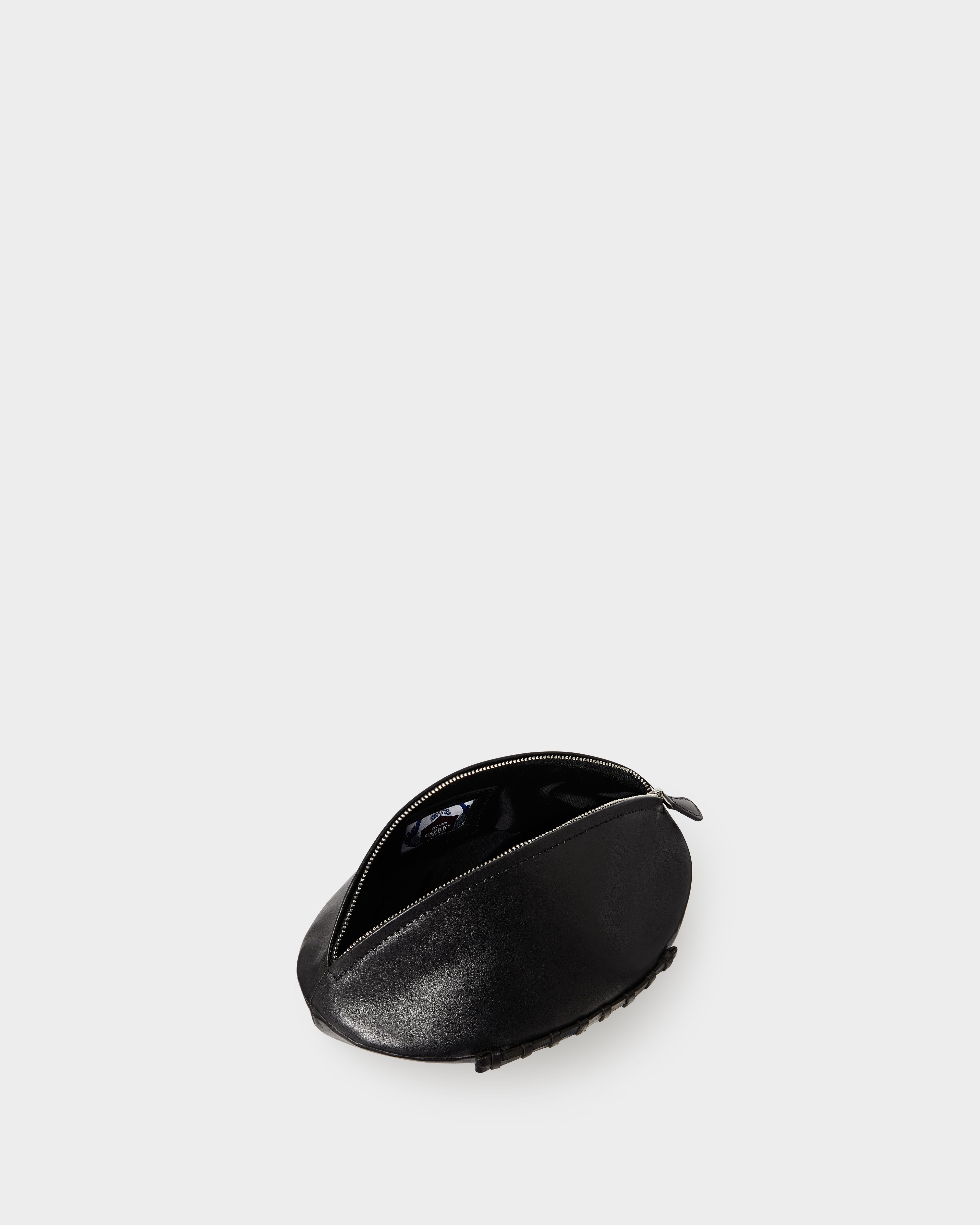 Image number 3 of The Rugger Saddle Leather Washbag in Black