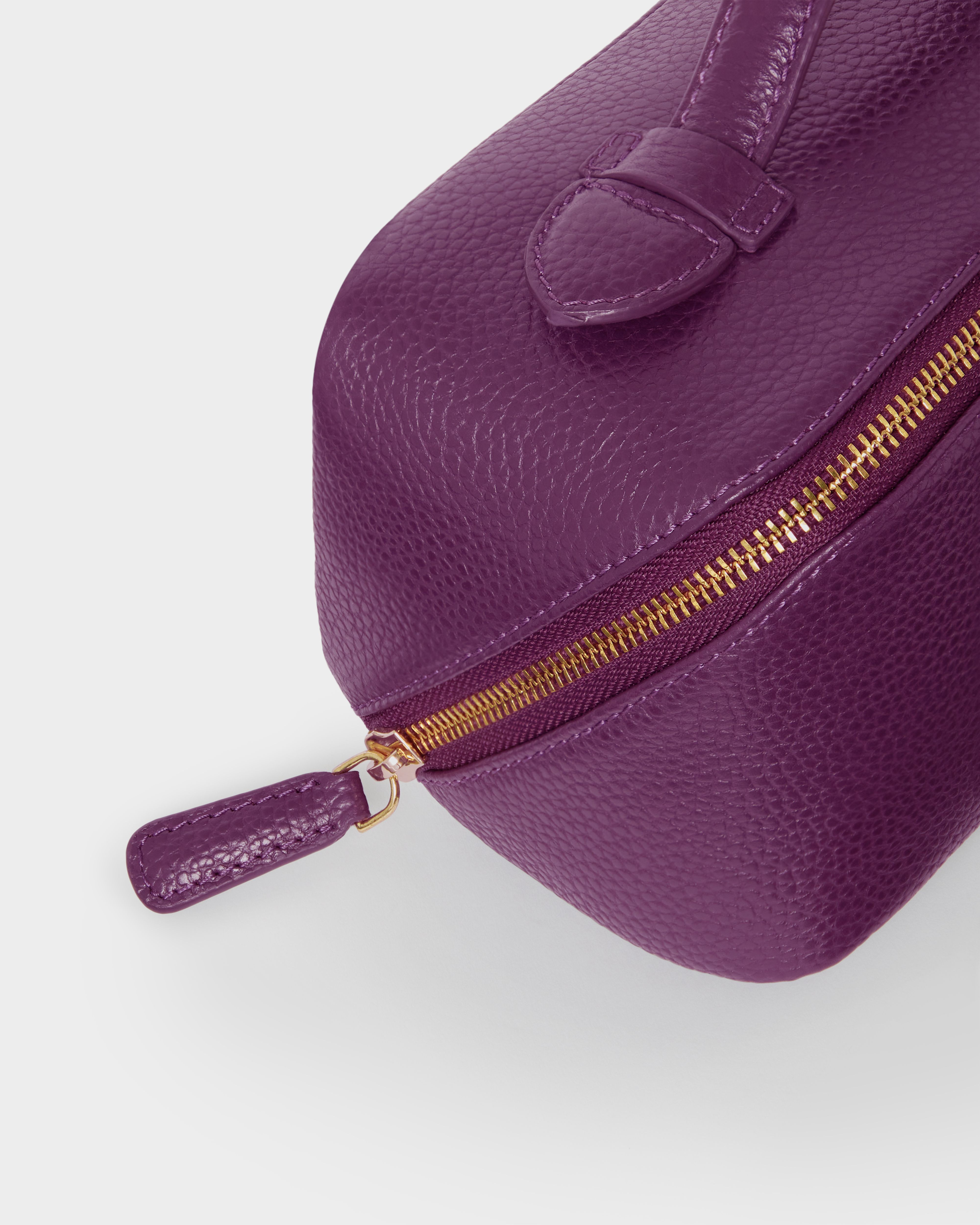 Image number 5 of The Jet Set Leather Washbag in Aubergine