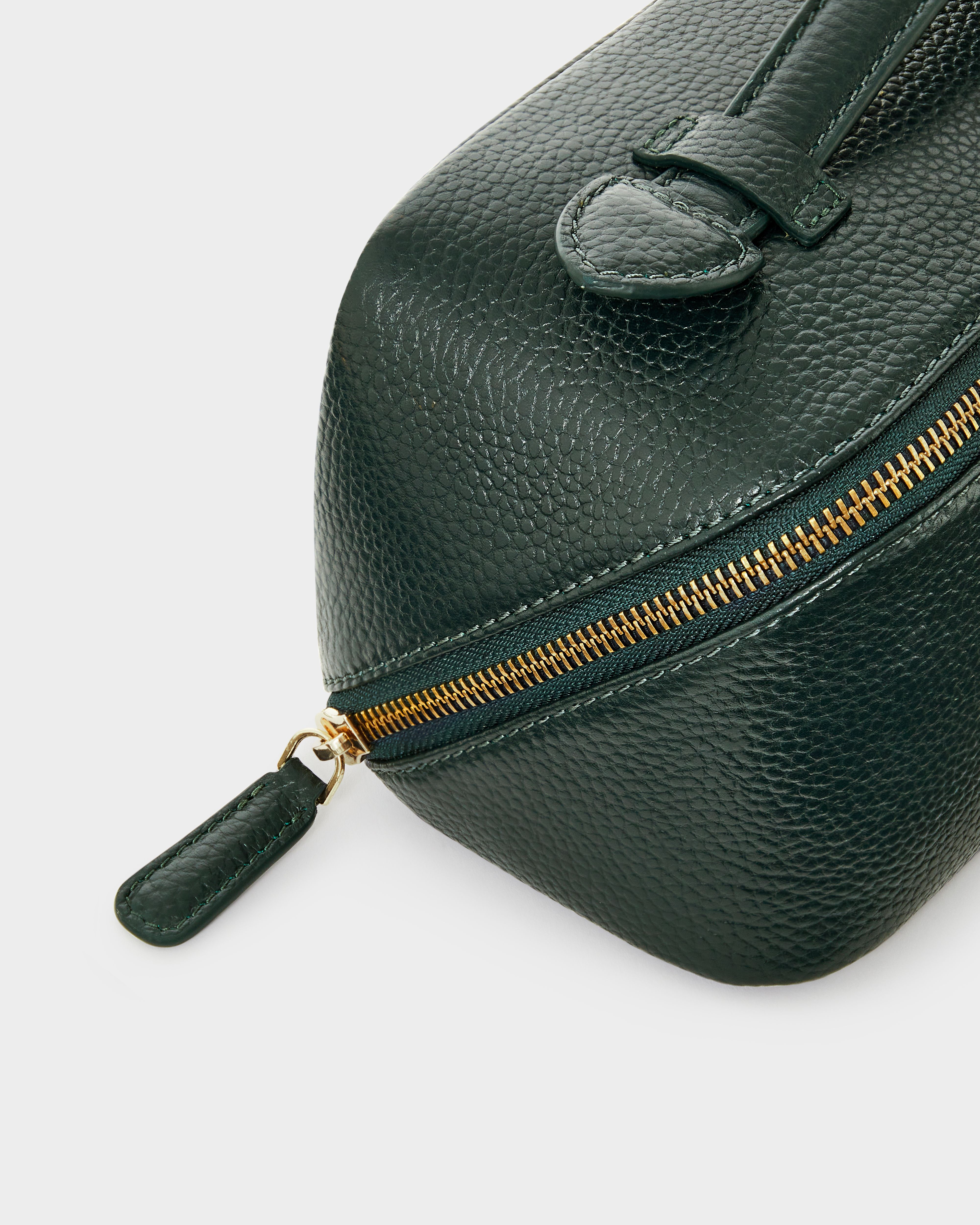 Image number 5 of The Jet Set Leather Washbag in Forest