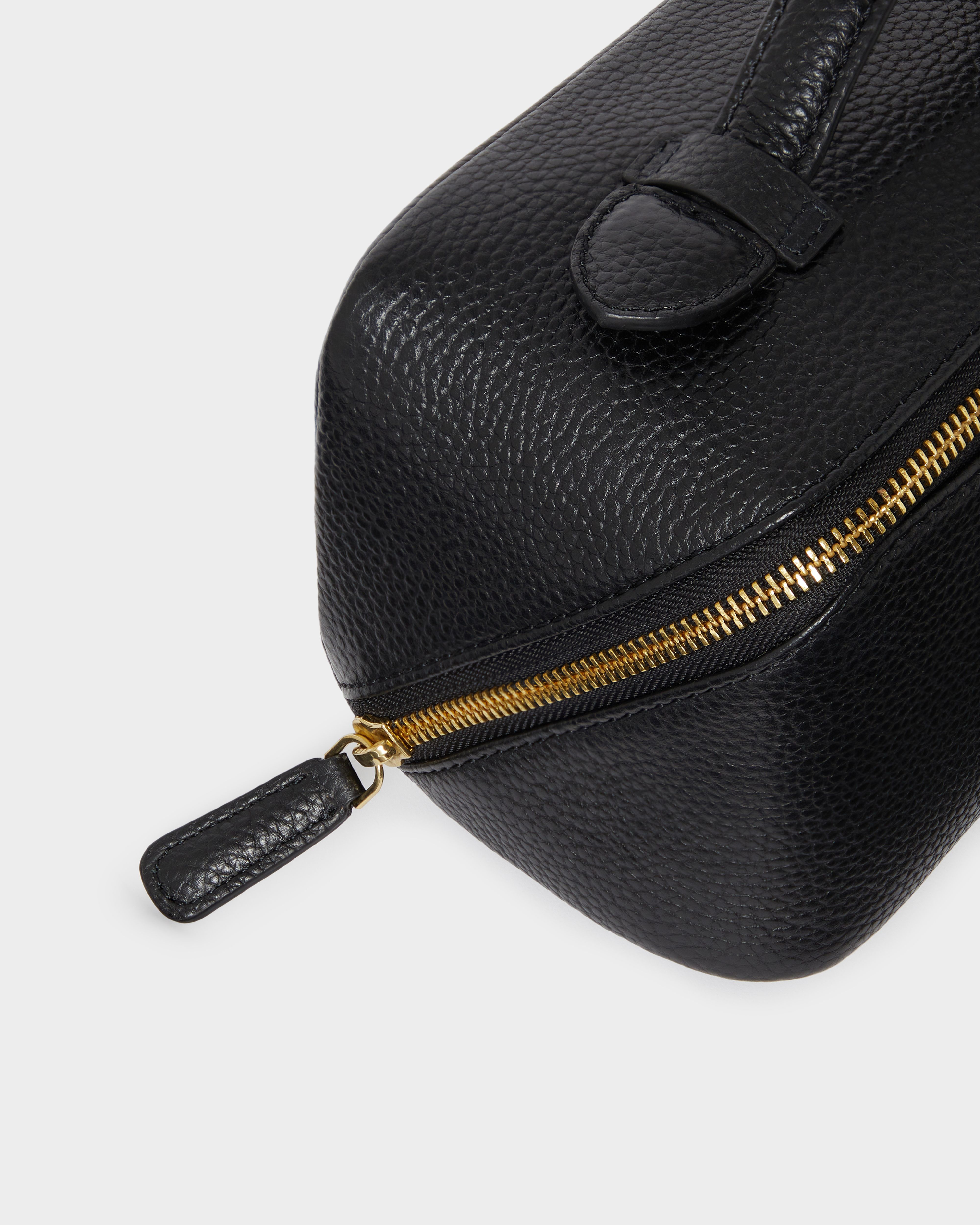Image number 5 of The Jet Set Leather Washbag in Black