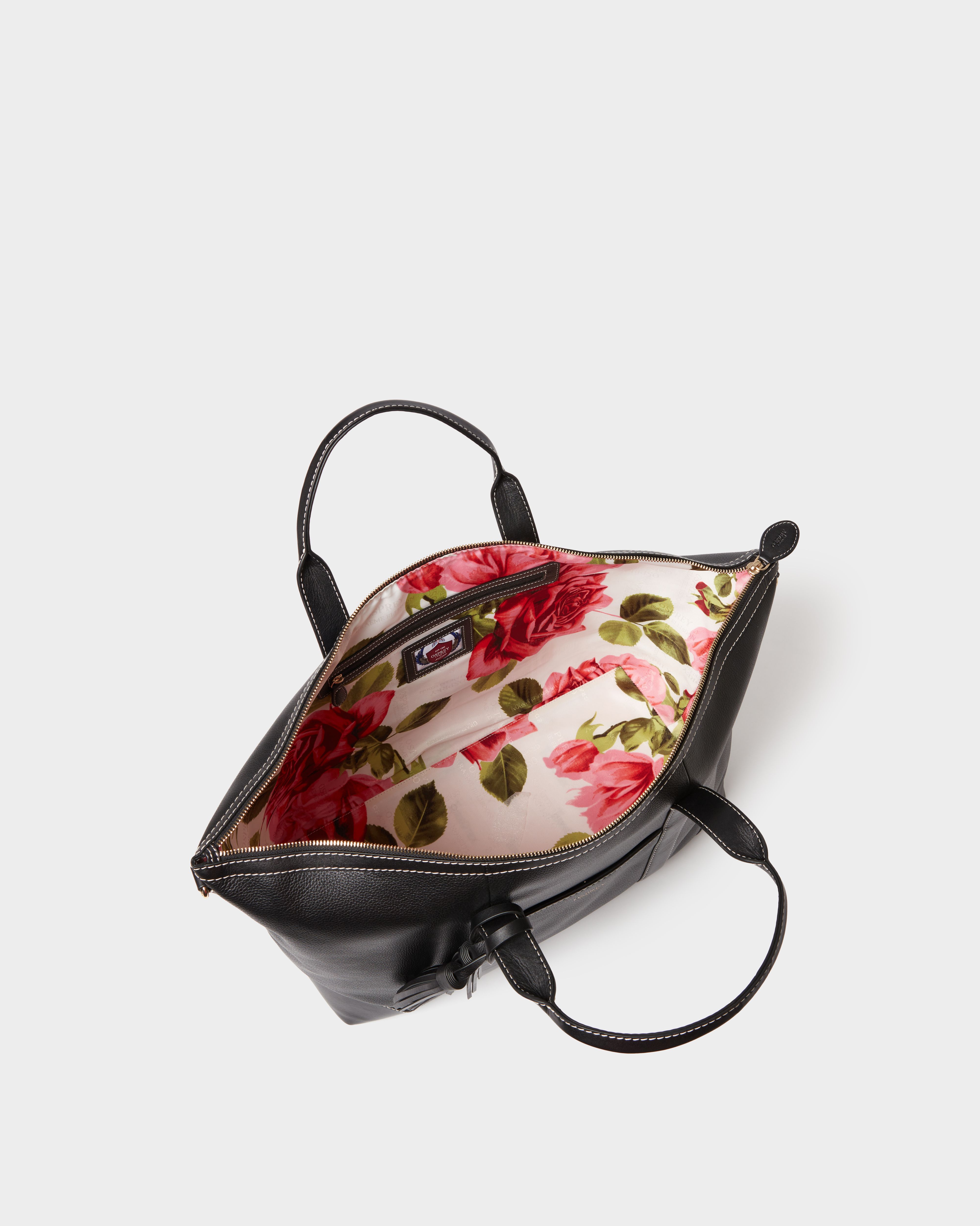 Image number 4 of The Classic Savanna Leather Weekender in Black