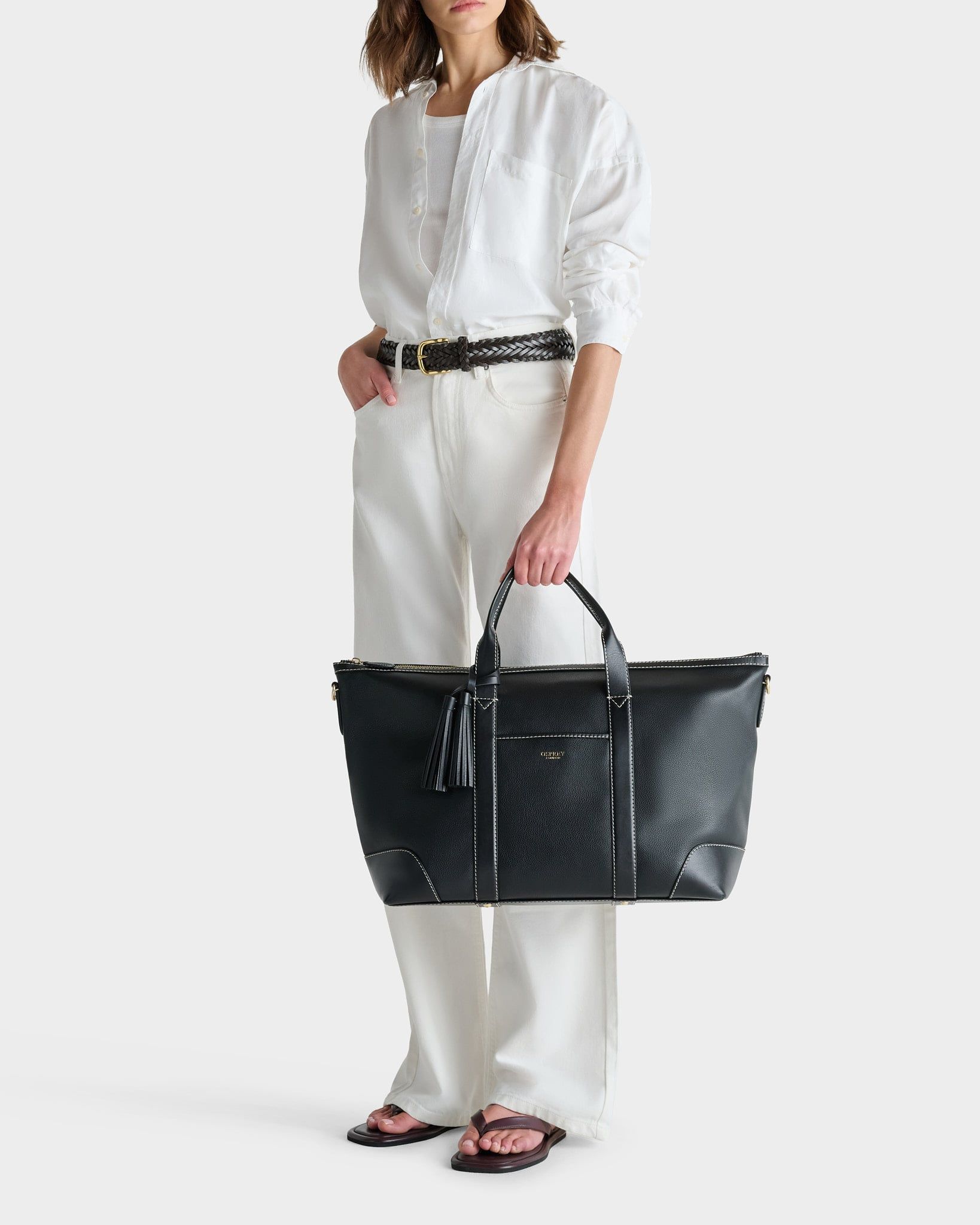 The Classic Savanna Leather Weekender in Black