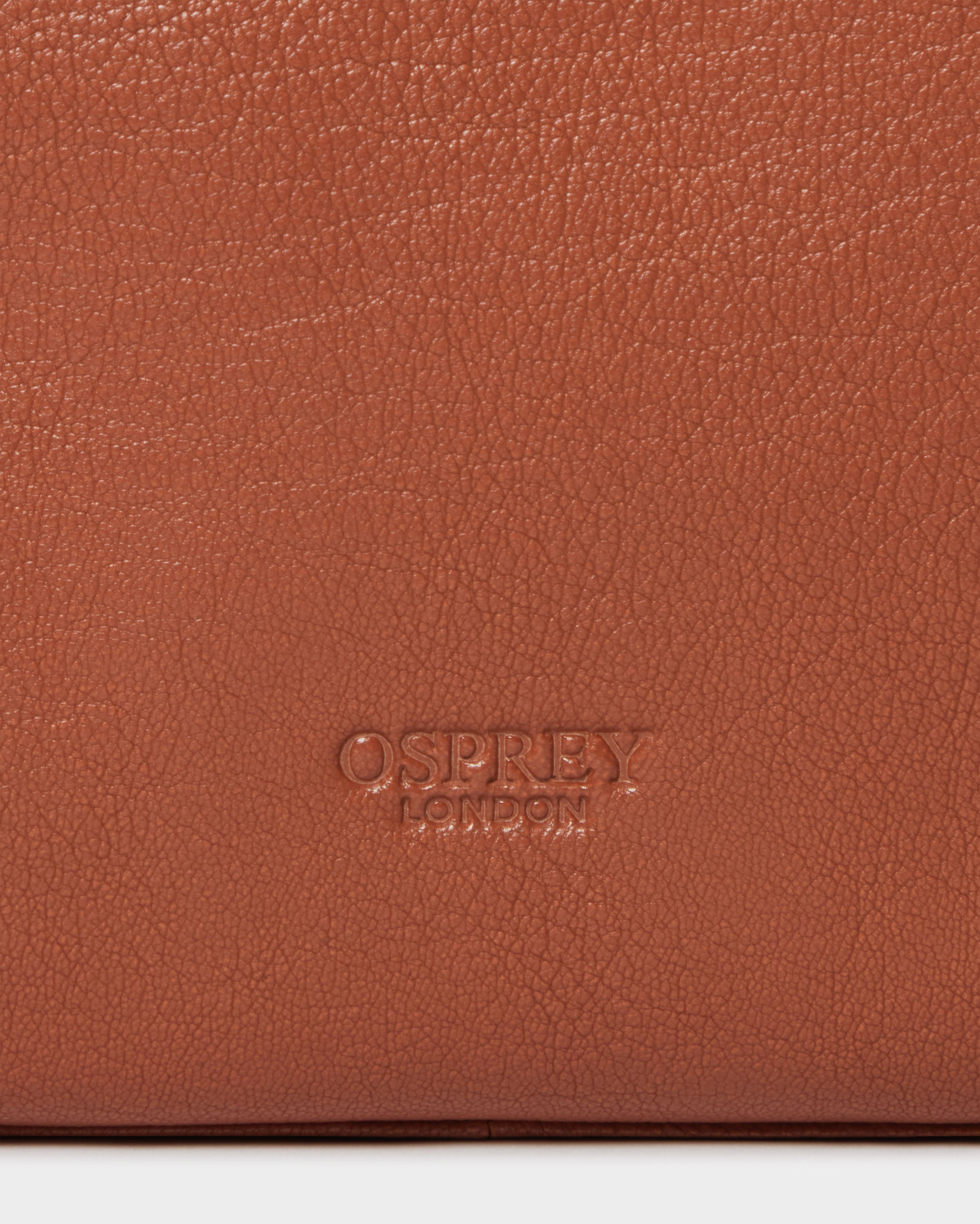 Image number 4 of The Arlington Leather Washbag in Tan