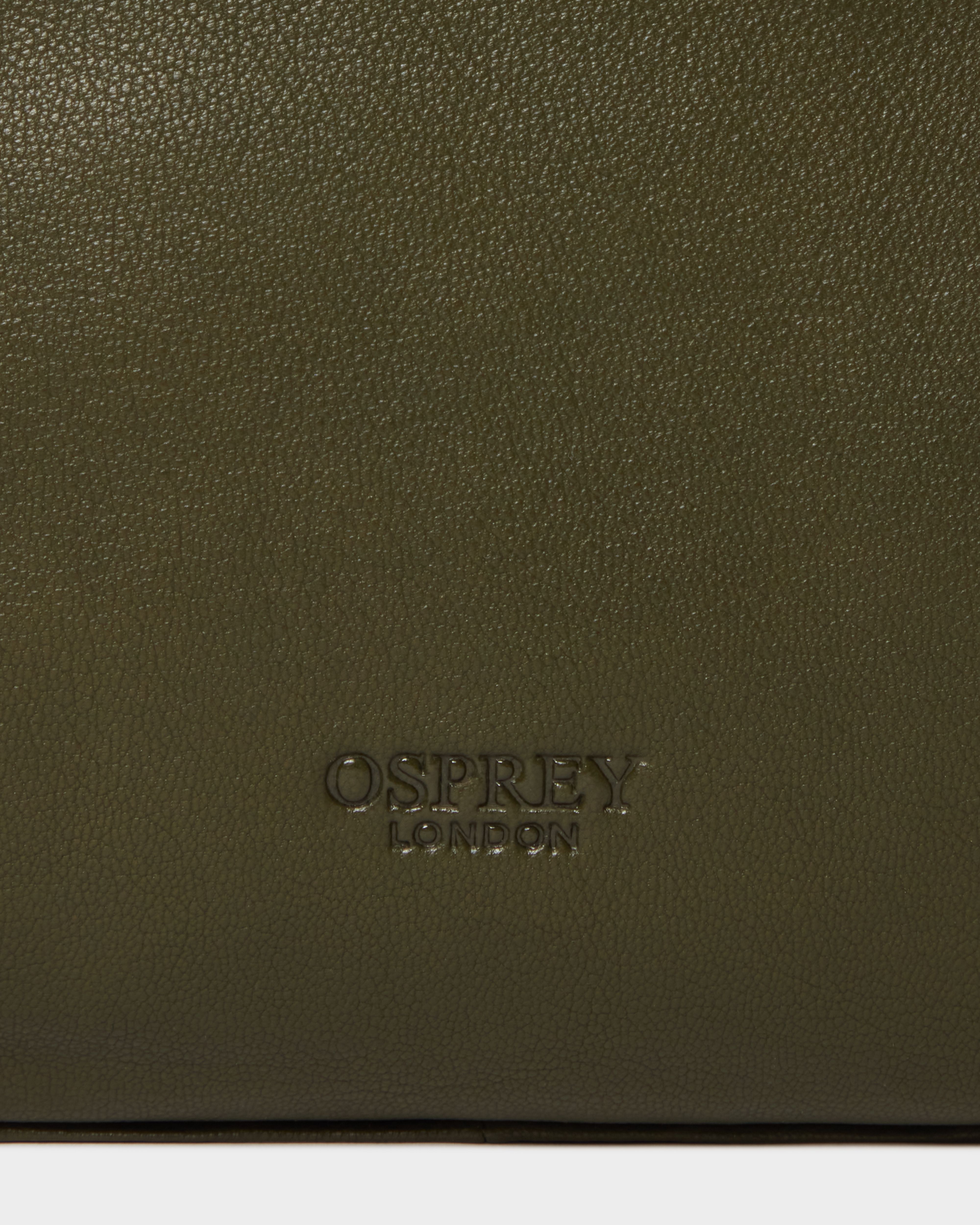 Image number 4 of The Arlington Leather Washbag in Green