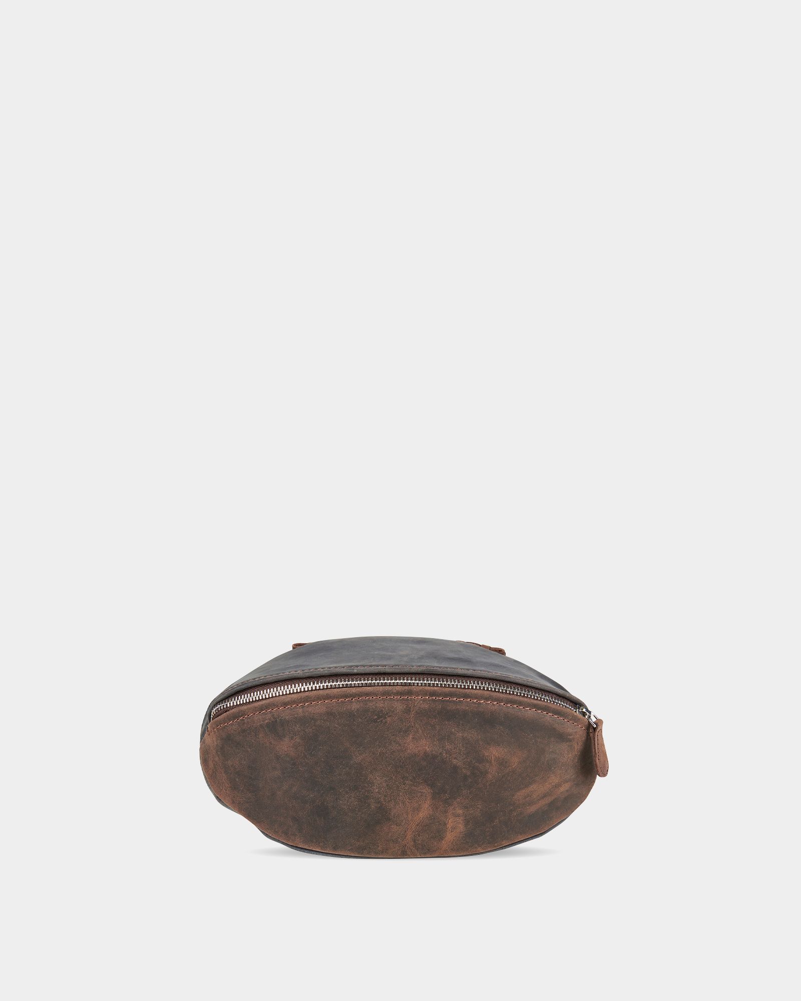 Image number 4 of The Rugger Leather Washbag in Chocolate & Navy