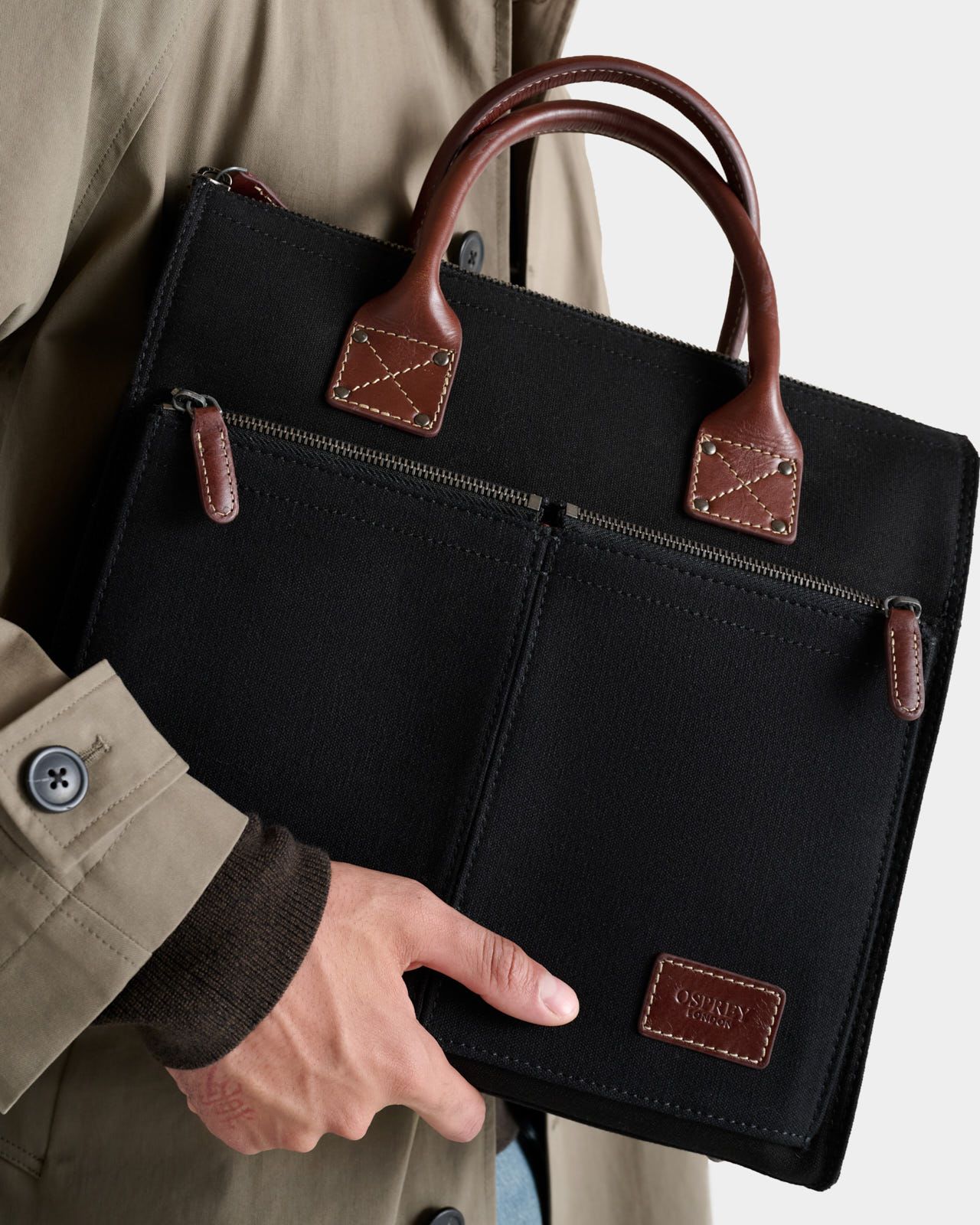 The Stockholm Canvas Messenger in Black & Tan