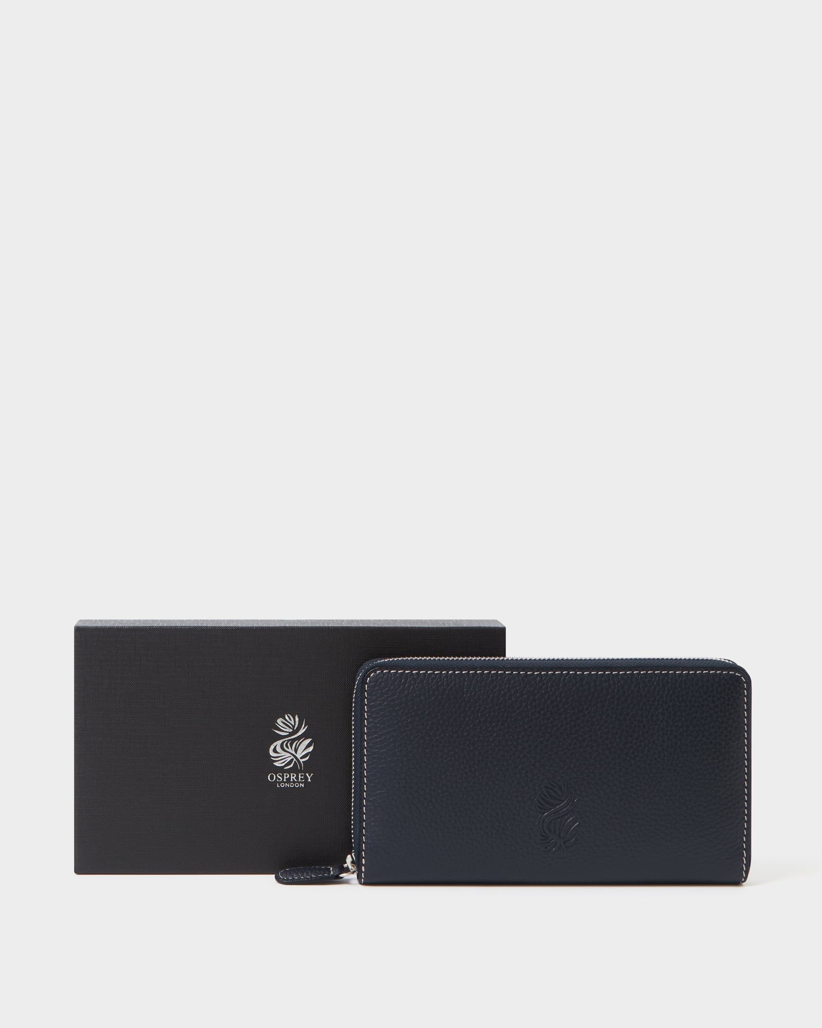 Image number 1 of The Premium Leather Travel Organiser in Navy