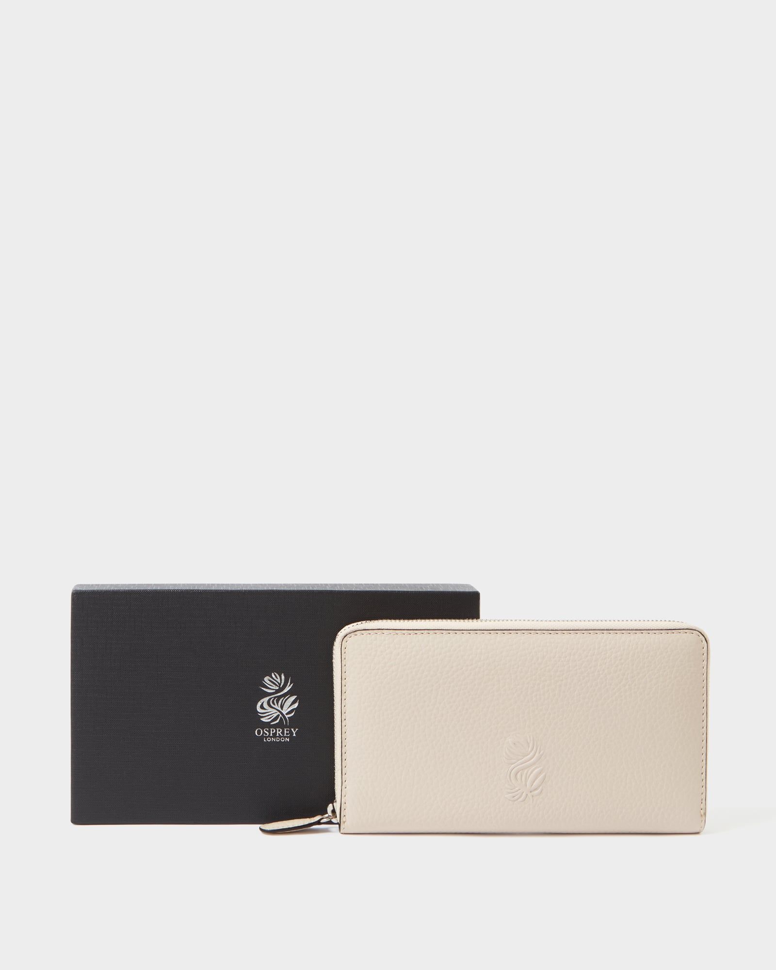 Image number 1 of The Premium Leather Travel Organiser in Birch