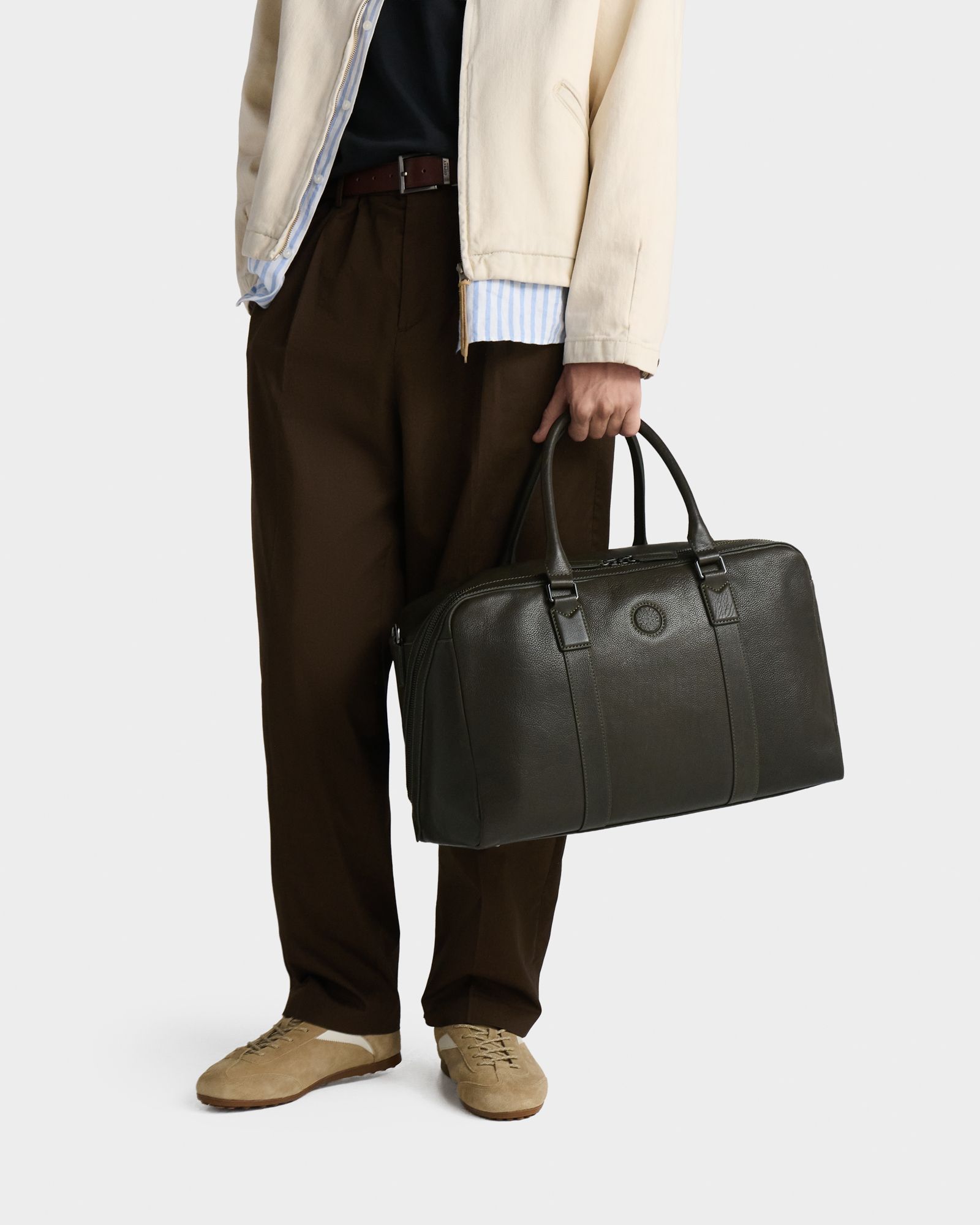 The Compass Leather Weekender Bag in Dark Olive