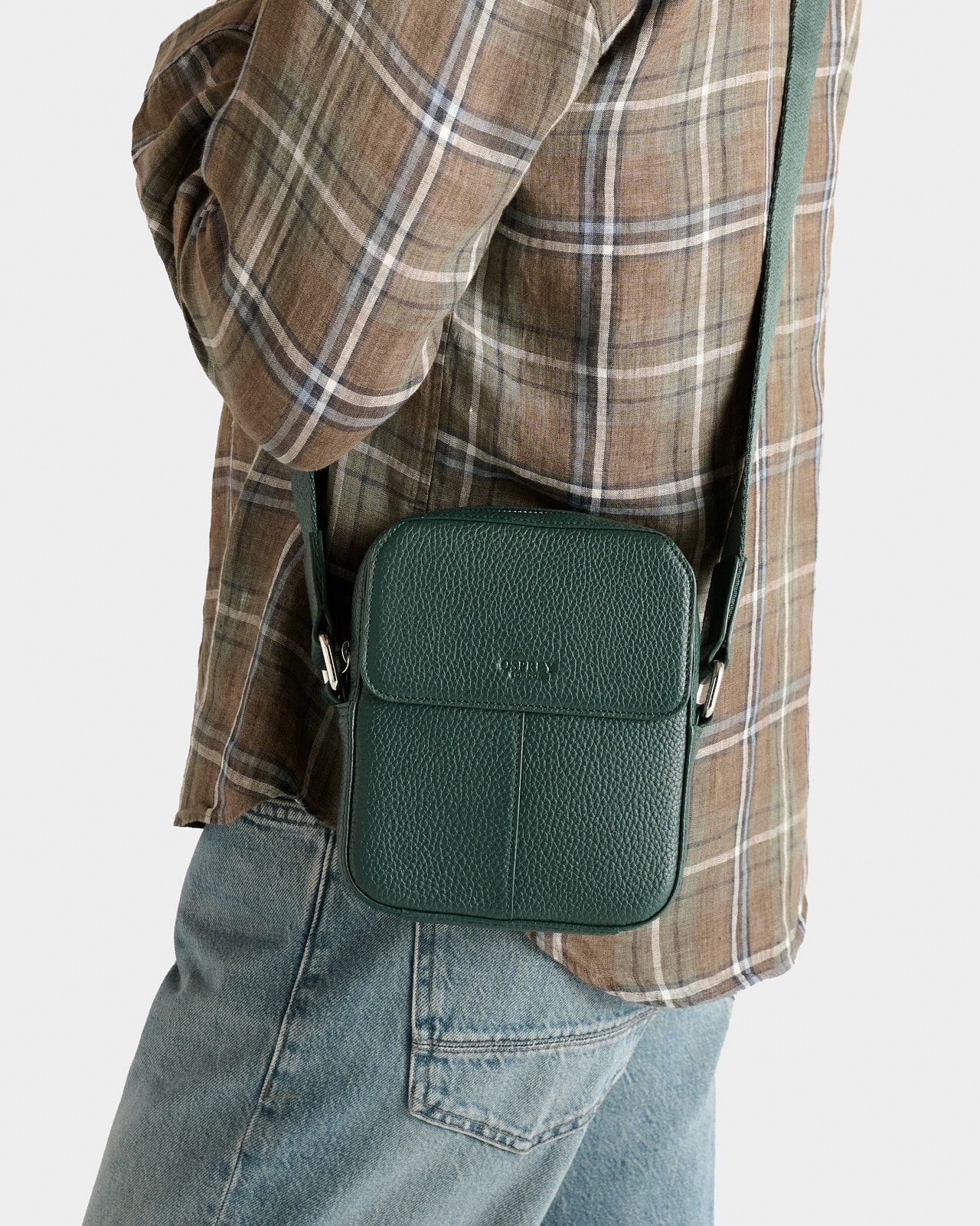 The Jacob Leather Phone Bag in Forest
