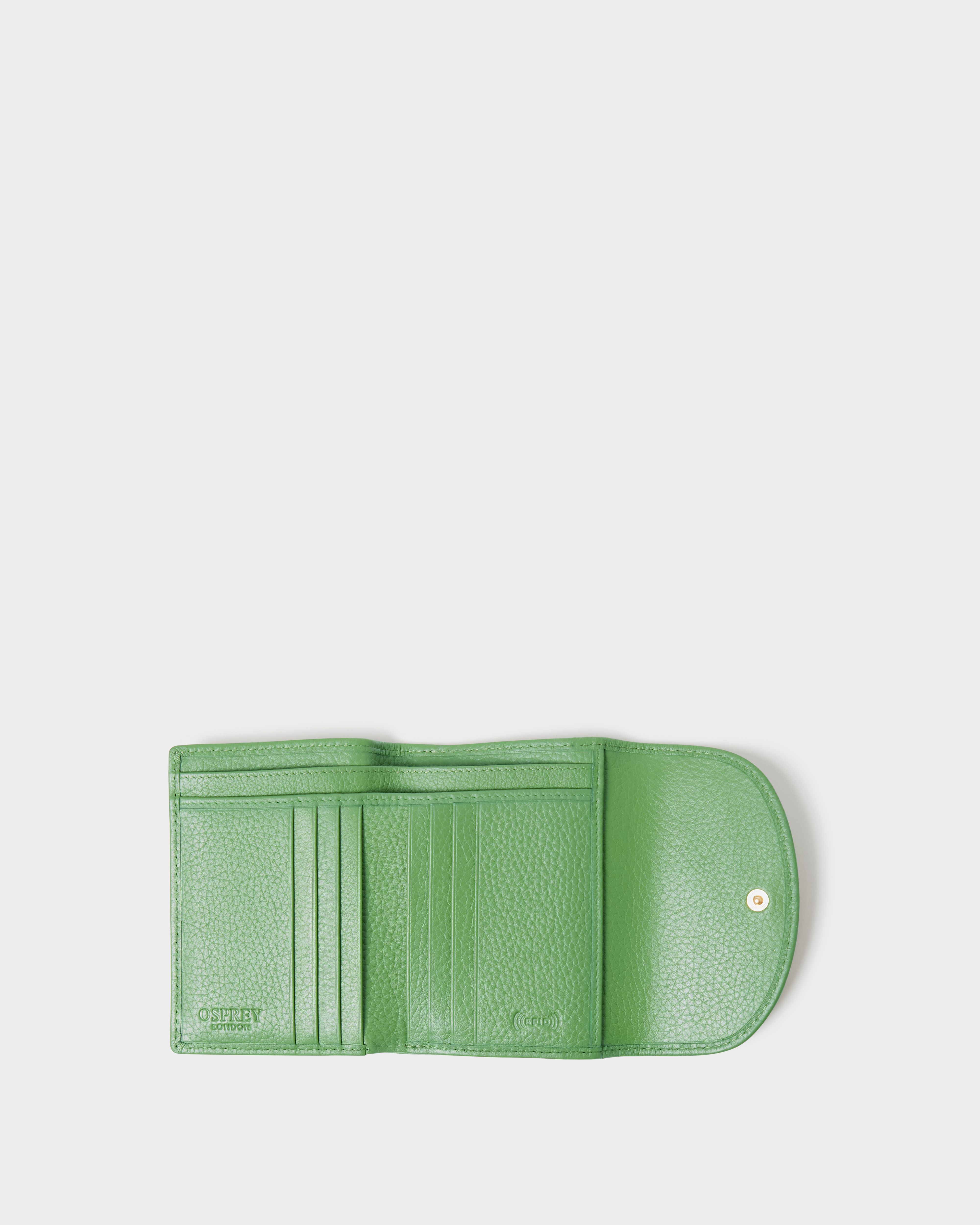 Image number 8 of The Tilly Leather Weekend Gift Set in Apple