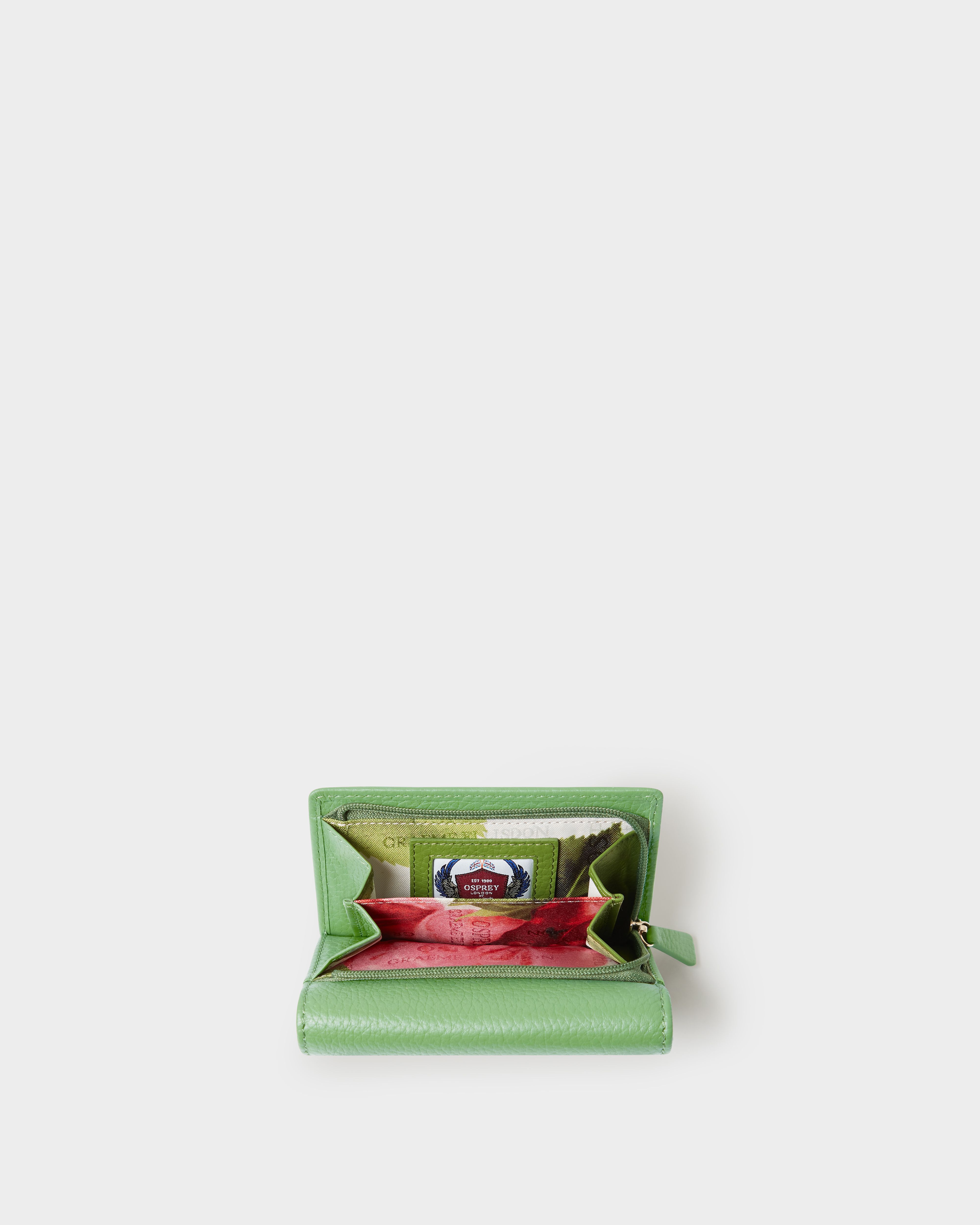 Image number 9 of The Tilly Leather Weekend Gift Set in Apple